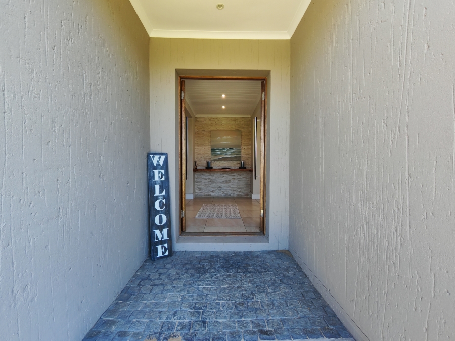 3 Bedroom Property for Sale in Kraaibosch Western Cape